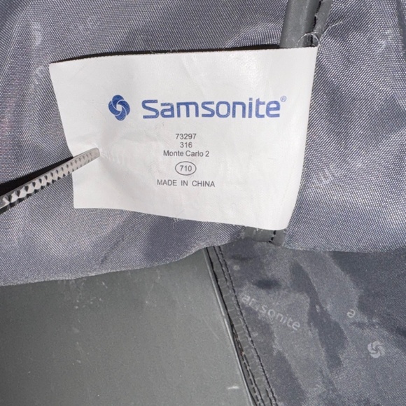 Samsonite Duffel Gym Bag / Weekender in Red, 2006 Classic Monte Carlo 2 edition - Picture 14 of 15